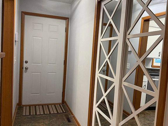 5th image of 1003 N 1st St