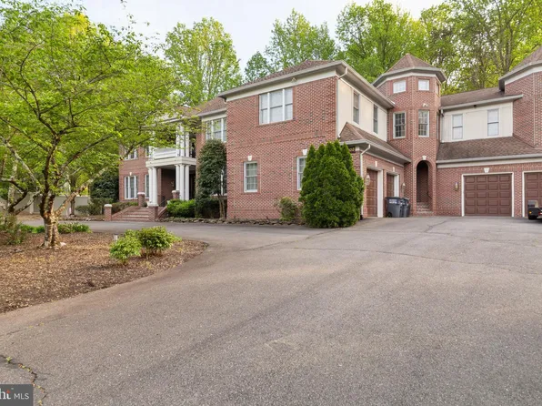 6403 Burke Woods Dr, Burke, VA 22015