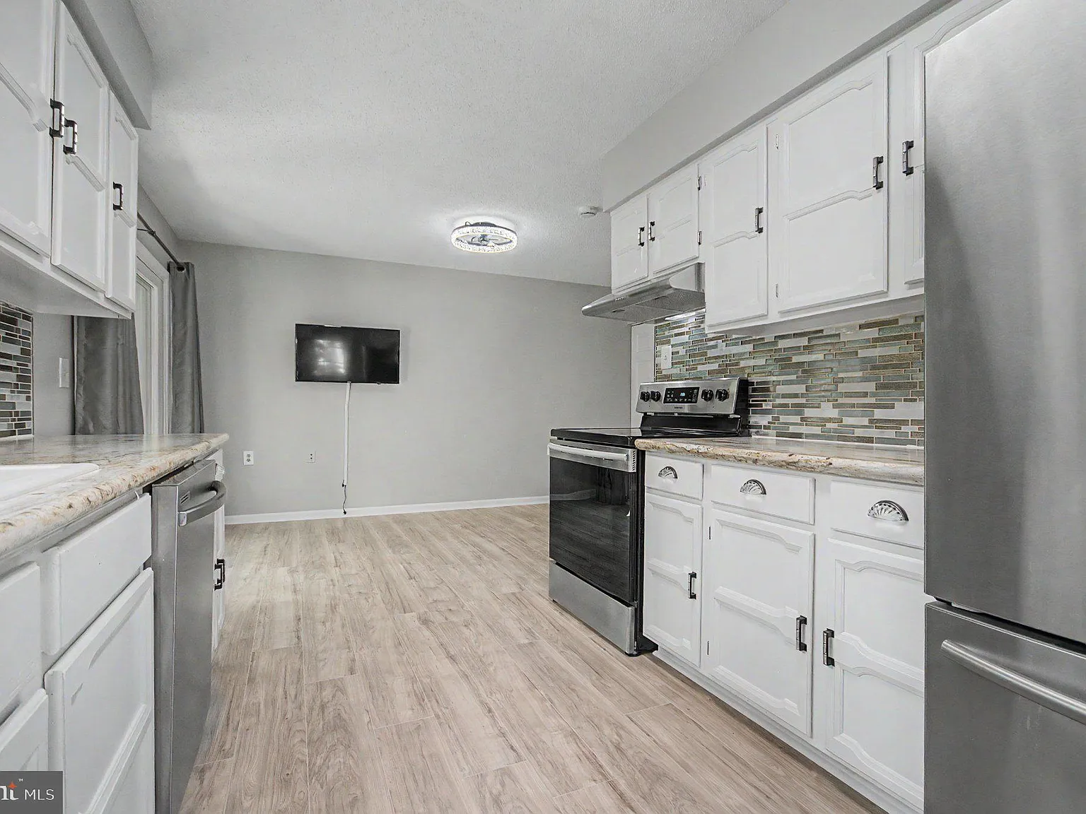 2 bed, 2.5 bath, 2006 sqft, $3,750 — Photo 4