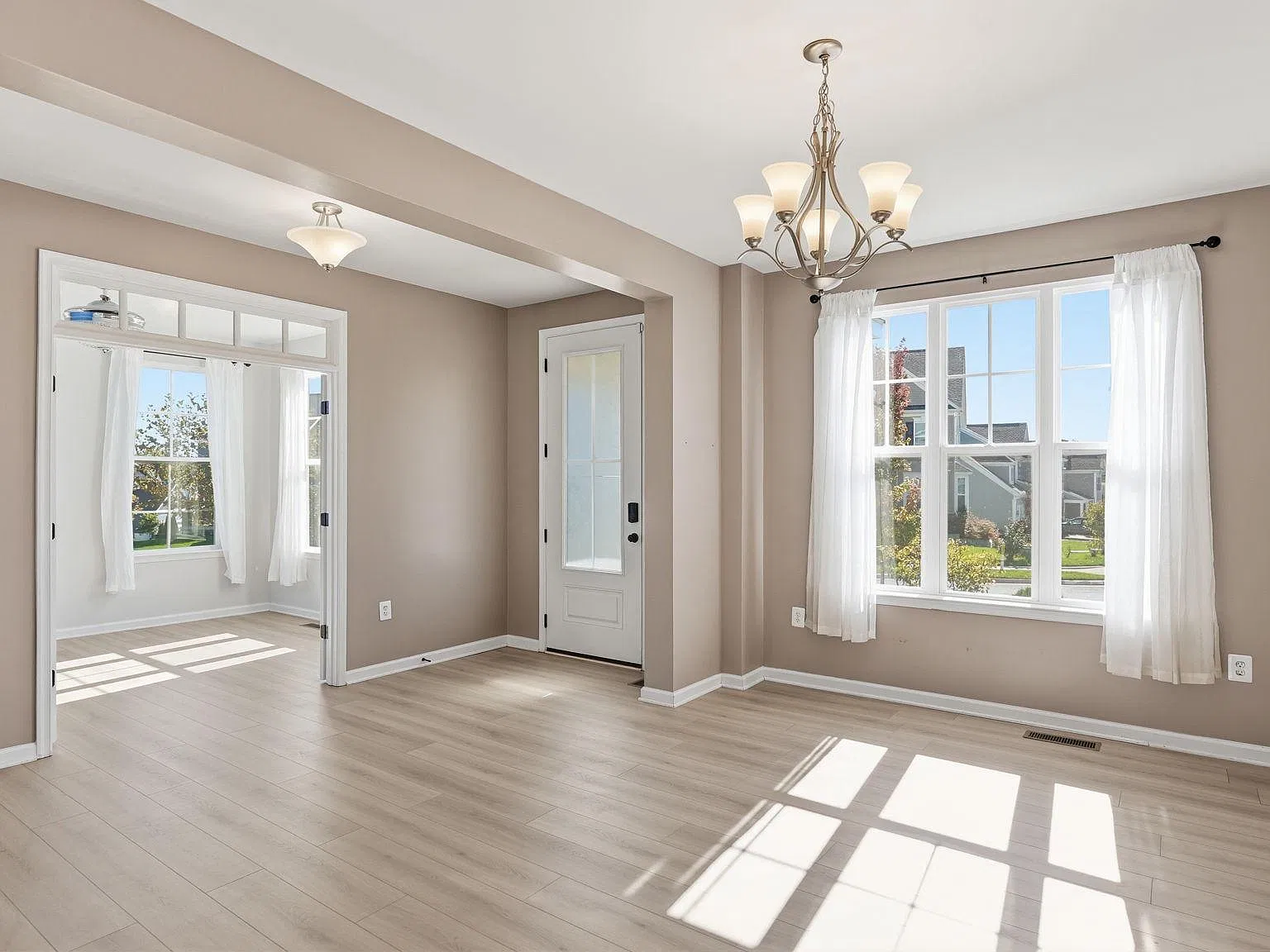 4 bed, 3.0 bath, 3665 sqft, $4,300 — Photo 4