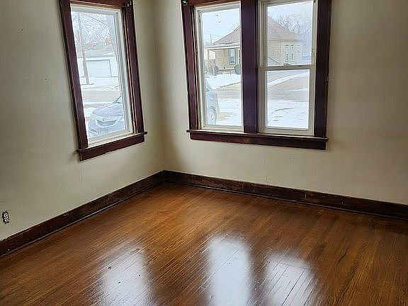 5th image of 1525 Forrest St