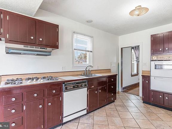 3rd image of 7523 Webster Ln