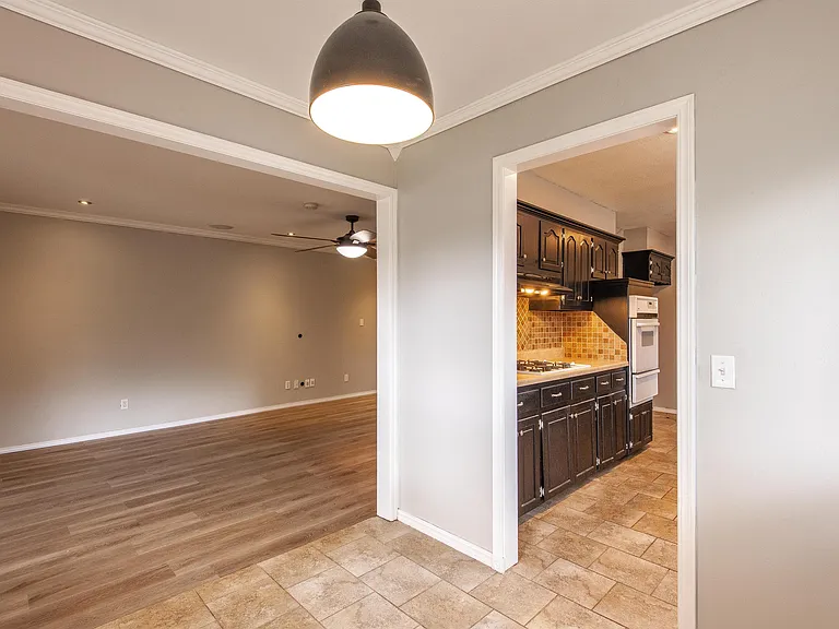 205 E 30th St #1 — Photo 12