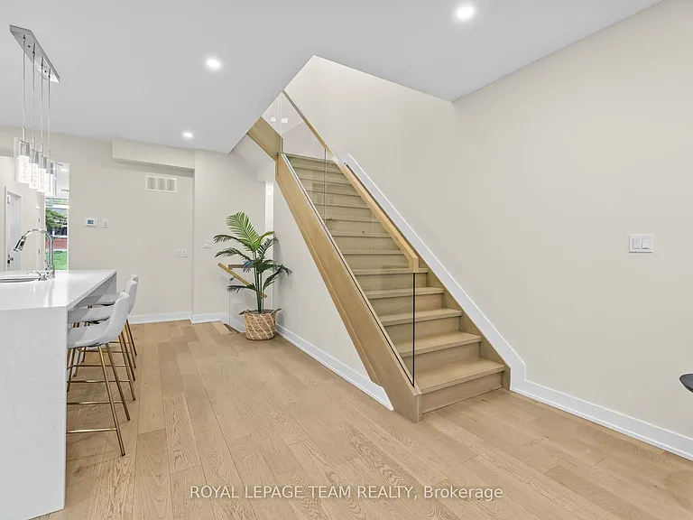 498 Wentworth Ave — Photo 16