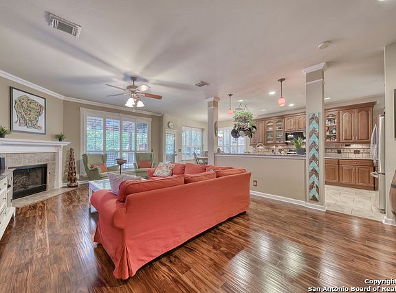 3rd image of 8914 Drayton Heights
