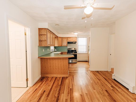 Eating Area & Kitchen