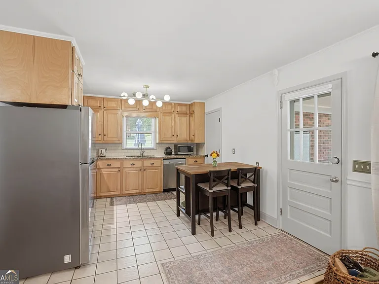 1338 Northwood Cir NE — Photo 3