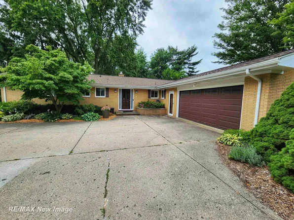 4655 Henry Dr, Saginaw, MI 48638