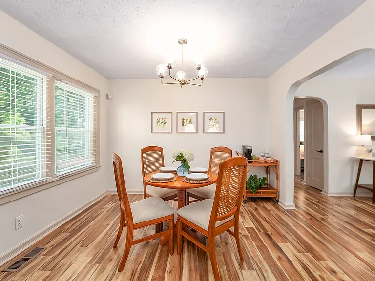 110 Westwood Ave — Photo 8