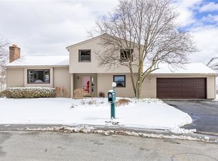 14 Port Meadow Trl, Fairport, NY 14450