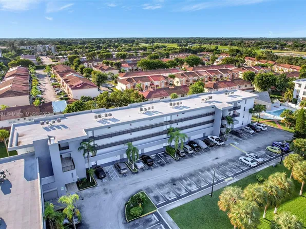 13870 SW 62nd St APT 203, Miami, FL 33183