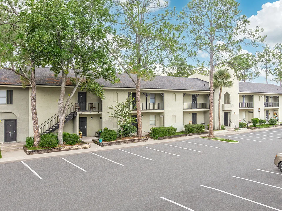 Oasis Club Apartments