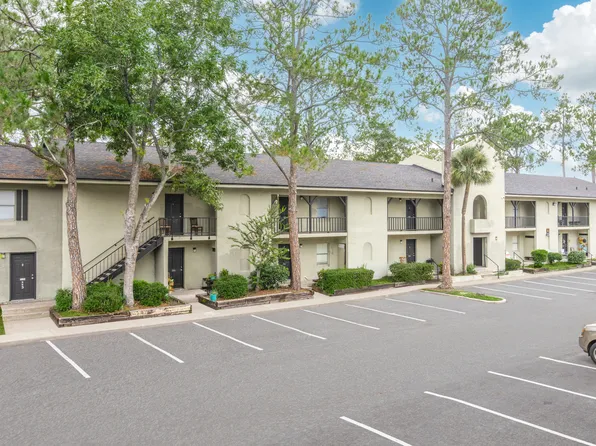 Oasis Club Apartments