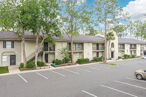 Oasis Club Apartments Photo 1