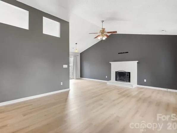 9046 Milton Morris Dr, Charlotte, NC 28227