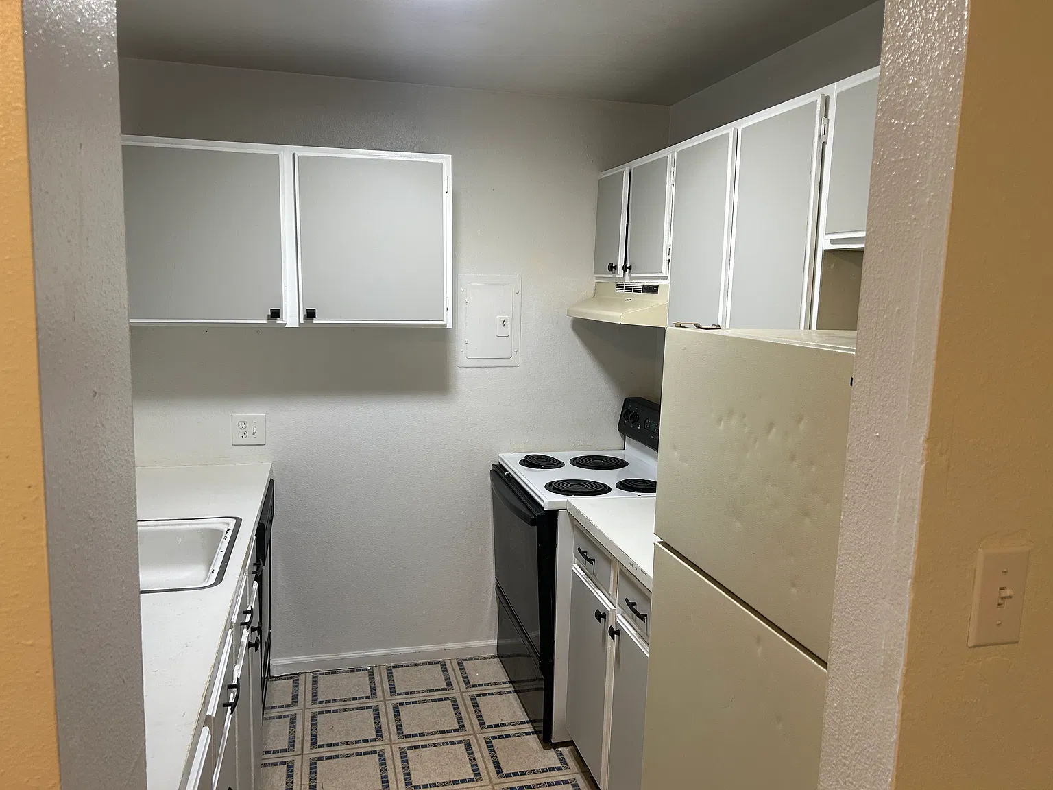 3 bed, 859 sqft, $1,550 — Photo 3