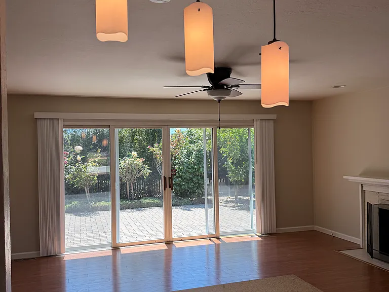 view of breakfast knook, pendants view into living/family room with fireplace and access to back