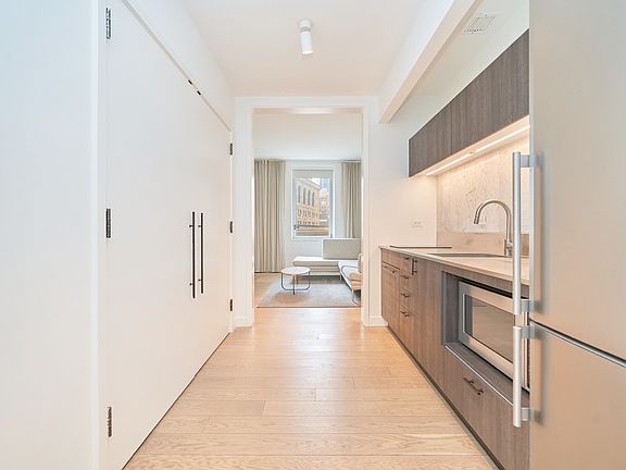 3rd image of 84 William St #1020