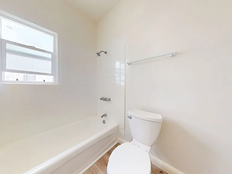 5452 Bancroft Ave — Photo 12