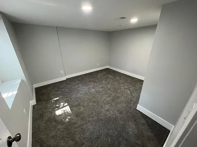 9240 King Way — Photo 11