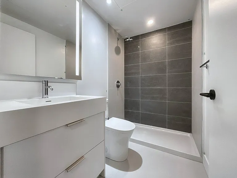 308 Jarvis St — Photo 10