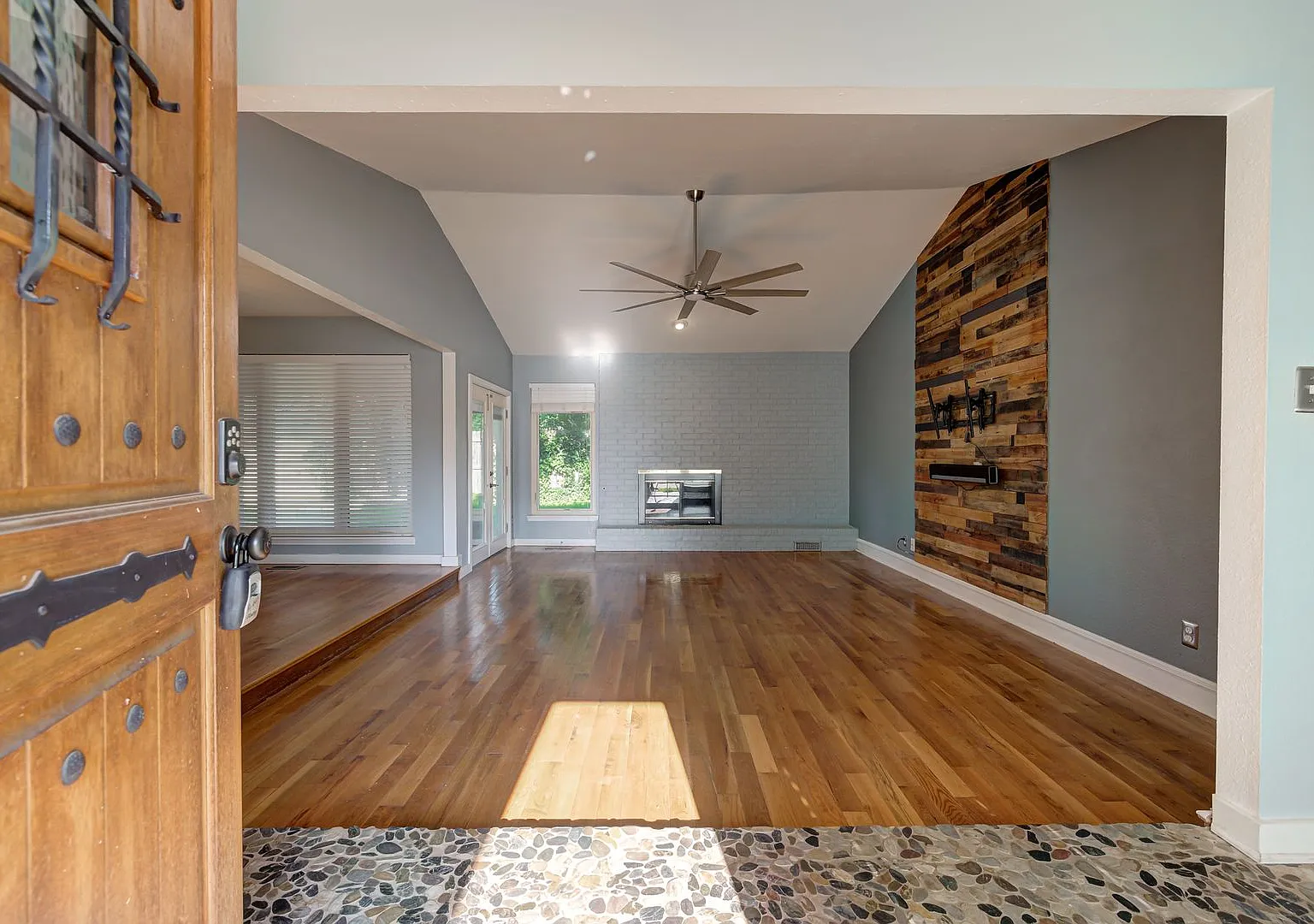 Charming 3-Bed, 2-Bath Home in West Norman Minutes from Sooner Mall — Photo 4