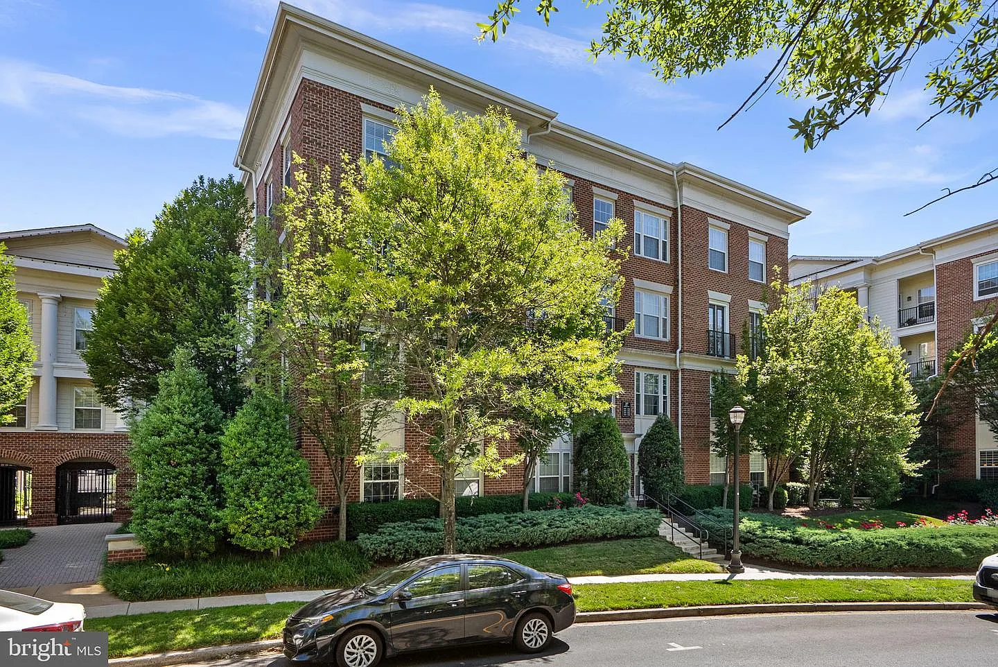 1 bed, 853 sqft, $2,200 — Photo 1