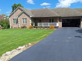 3271 N Silver Ridge Dr, Oregon, IL 61061