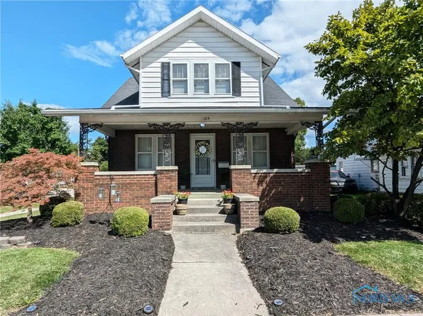 124 N Countyline St, Fostoria, OH 44830
