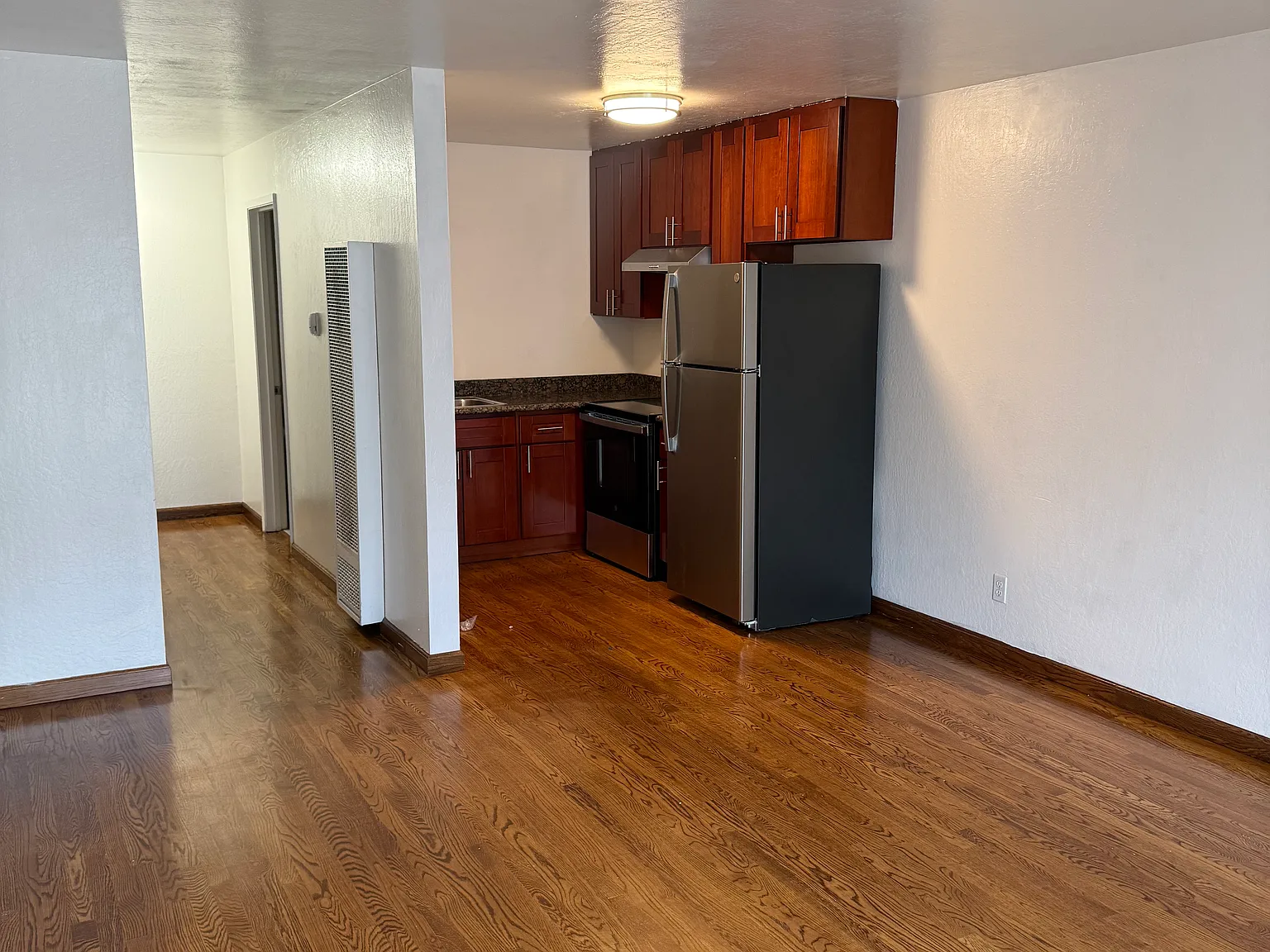 Studio, 420 sqft, $3,200 — Photo 3