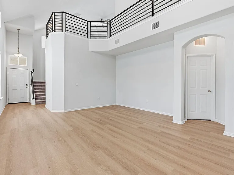 10221 Forest Grove Dr — Photo 3