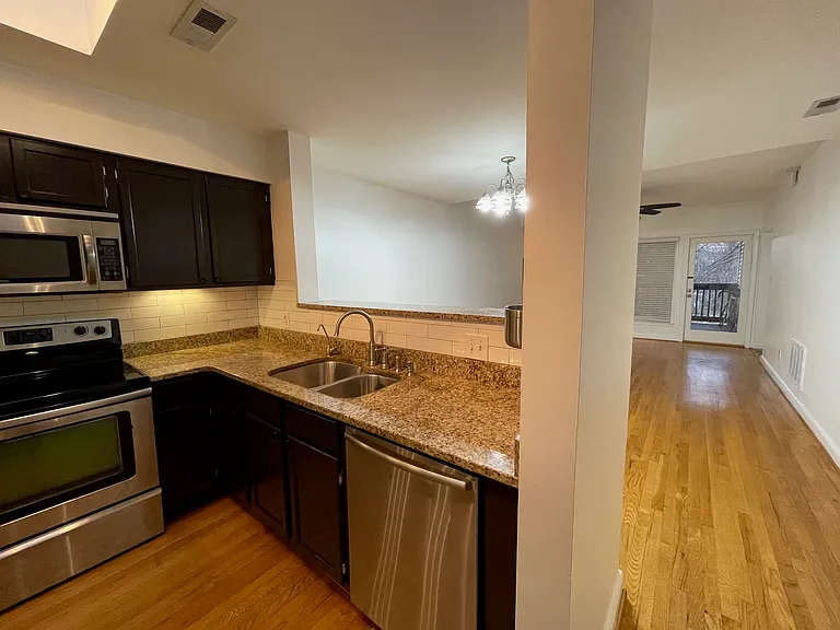 2000 Greenway Ave #3B — Photo 7