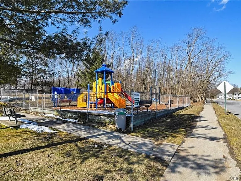 2 Goldsmith Ct — Photo 24