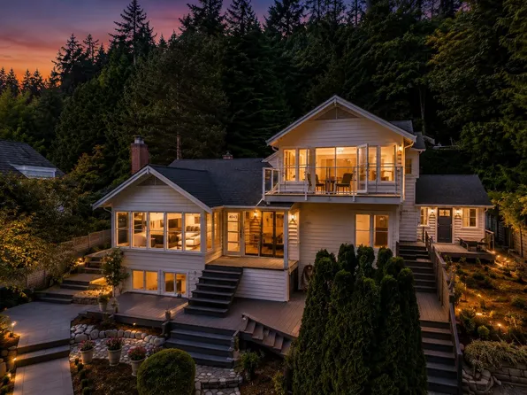 4043 Rose Cres, West Vancouver, BC V7V 2N6