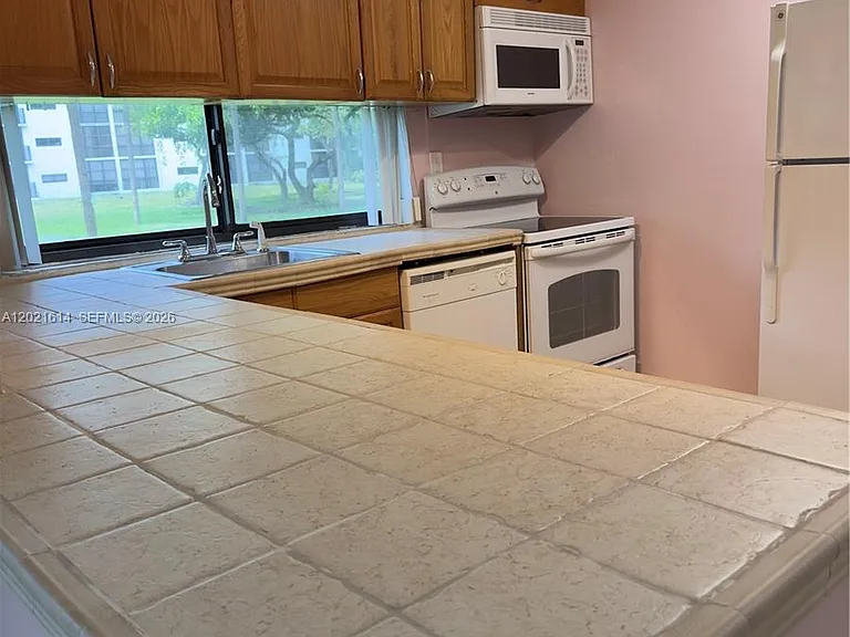 17011 N Bay Rd #117 — Photo 11
