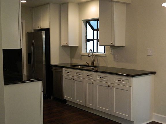 4th image of 518 Rosewood St