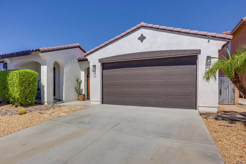 4 bed, 2472 sqft, $3,500 — Photo 4
