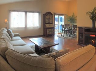 6111 Creek View Rdg, Minnetonka, MN 55345