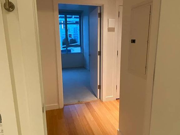 5th image of 501 Beale St Unit 8E