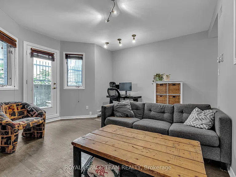 513 King Edward Ave #1 — Photo 11