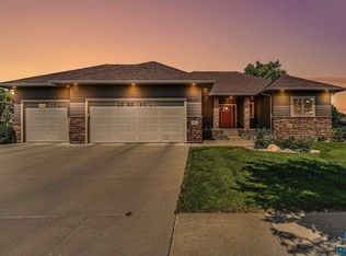 2065 S Abbeystone Ct, Sioux Falls, SD 57110