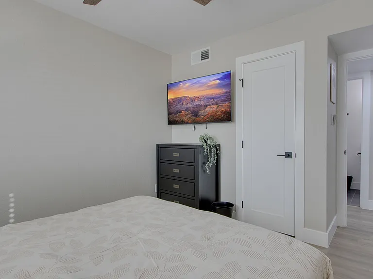 38 E Geneva Dr — Photo 32