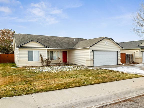 3rd image of 2444 Alderwood Ave