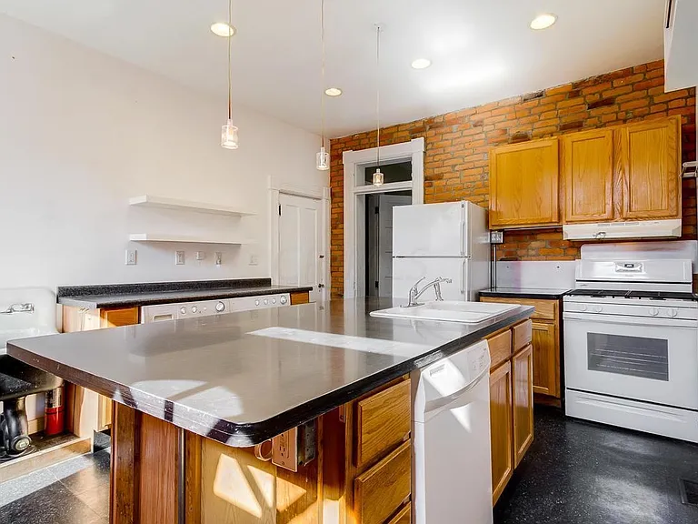 351 W 3rd Ave — Photo 14