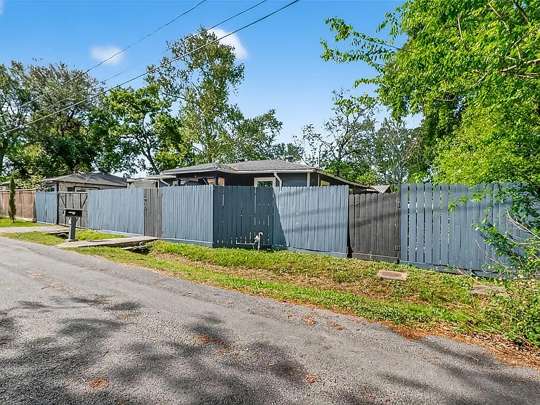 968 Garapan St — Photo 40