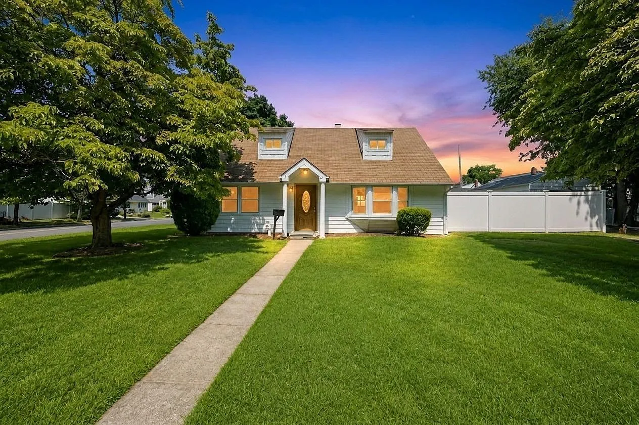 4 bed, 1200 sqft, $4,200 — Photo 1