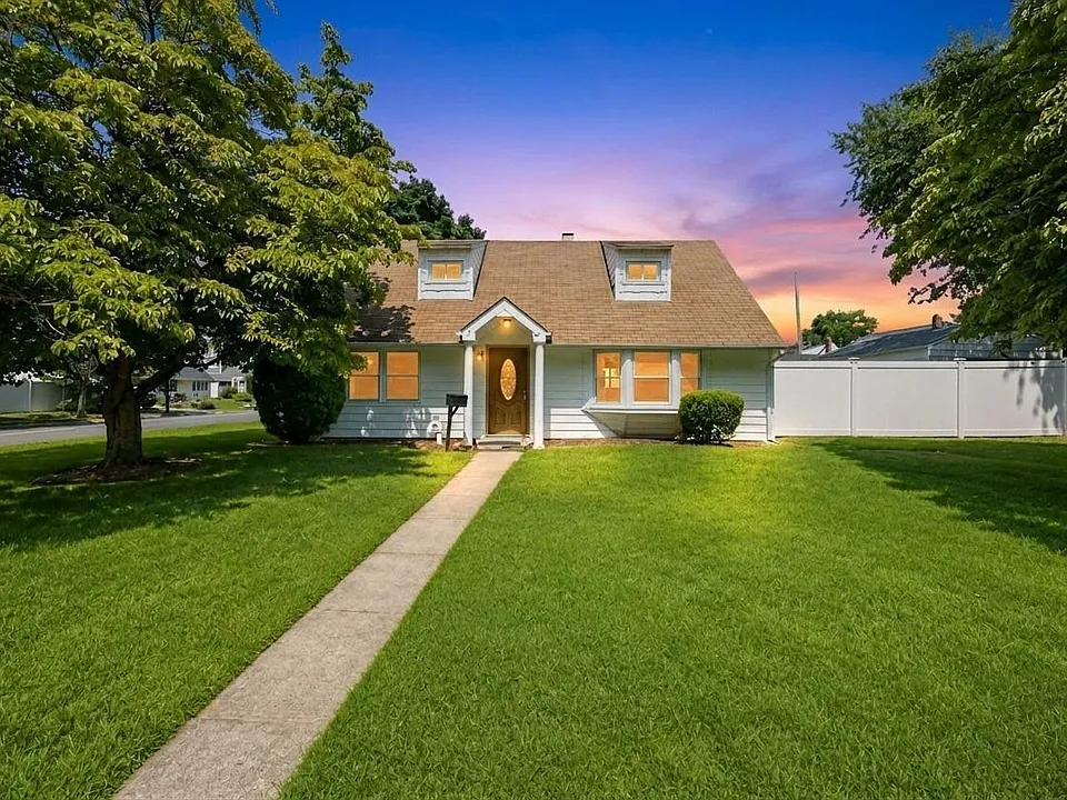 3173 Roxbury Ln