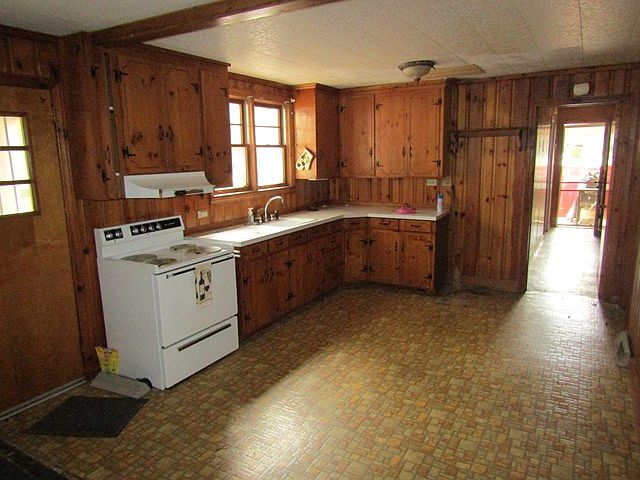 2nd image of 511 W Gold St