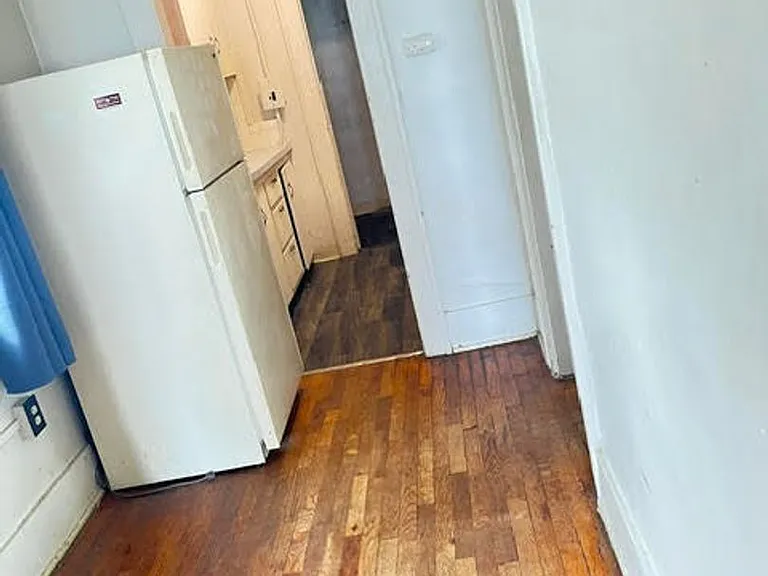 244 N Vine St — Photo 12