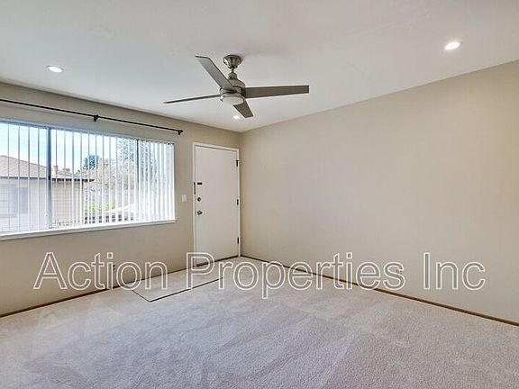 4th image of 423 Center St #4